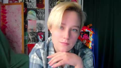 Snapshot of ellie_heavenly chatting on November 2025 09:01:02 AM Ellie online show from November 2025 09:01:02 AM