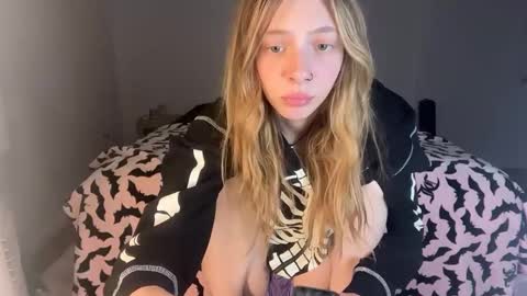 ellie online show from October 2025 02:48:02 AM