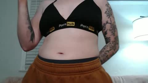 Ellie Rowyn online show from October 2025 02:53:01 AM