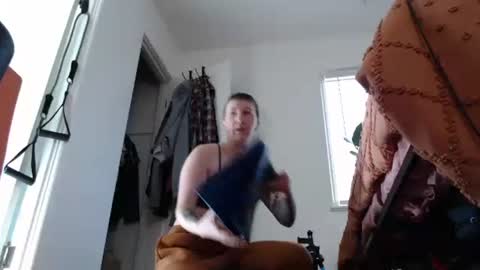 Ellie Rowyn online show from December 2025 07:40:02 PM