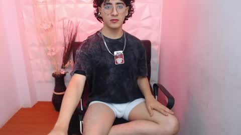 elliot_03 online show from June 2026 11:34:02 AM