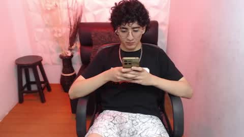 elliot_03 online show from June 2026 11:22:02 AM