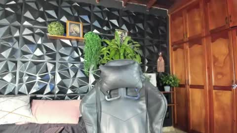 Elloit Colton online show from August 2026 11:03:01 PM