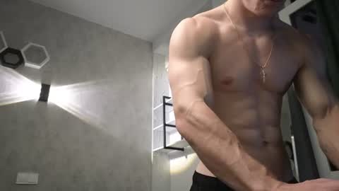 Snapshot of elliot_muscle04 chatting on June 2026 06:11:02 PM elliot_muscle04 online show from June 2026 06:11:02 PM