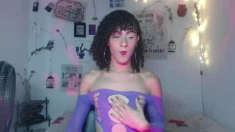 Snapshot of ellis_flowers chatting on September 2025 08:01:02 PM  . online show from September 2025 08:01:02 PM