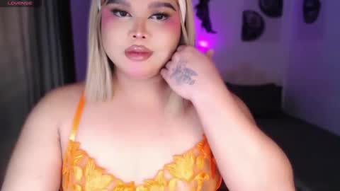Snapshot of ellise_husson chatting on May 2026 08:17:01 PM Ellise online show from May 2026 08:17:01 PM
