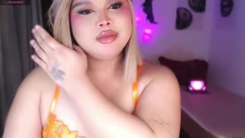 Snapshot of ellise_husson chatting on May 2026 10:27:01 PM Ellise online show from May 2026 10:27:01 PM