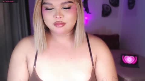 Snapshot of ellise_husson chatting on May 2026 11:46:02 PM Ellise online show from May 2026 11:46:02 PM