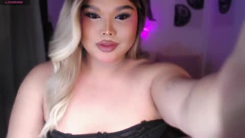 Snapshot of ellise_husson chatting on July 2026 04:17:02 AM Ellise online show from July 2026 04:17:02 AM