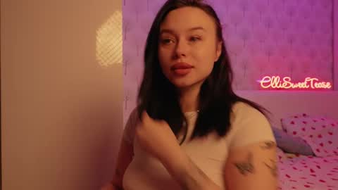 ElliSweettease online show from October 2025 02:20:01 AM