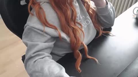 Elly online show from October 2025 09:22:01 AM