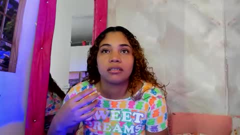 Snapshot of ellybloom chatting on April 2026 02:01:01 PM ellybloom online show from April 2026 02:01:01 PM