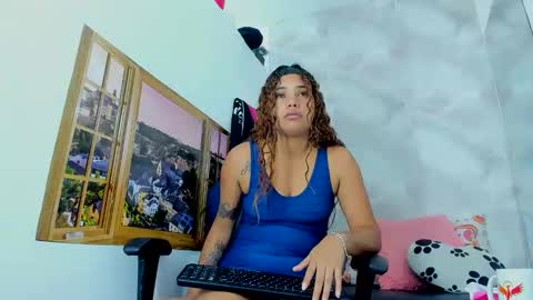 Snapshot of ellybloom chatting on May 2026 02:11:01 PM ellybloom online show from May 2026 02:11:01 PM
