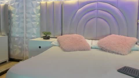 Ellye online show from June 2026 11:13:02 AM