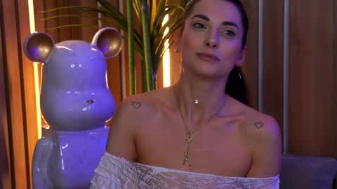 Elly online show from April 2026 07:07:02 PM