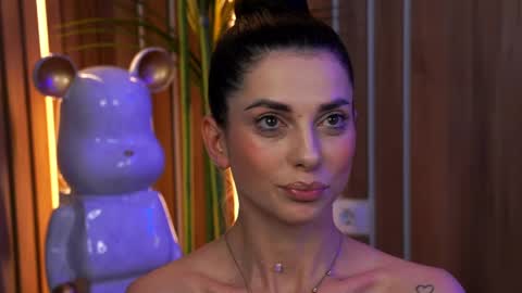 Elly online show from April 2026 07:26:01 PM