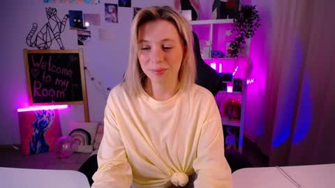 ELLY online show from February 2025 04:33:01 PM