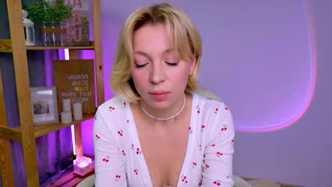 Elly online show from December 2025 03:01:01 AM