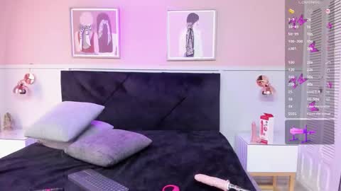 Elodie  online show from November 2025 01:09:02 PM