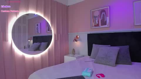 Elodie  online show from March 2026 11:38:01 AM