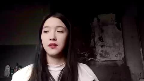 Snapshot of elouisevallian chatting on June 2026 02:07:01 AM Elara online show from June 2026 02:07:01 AM