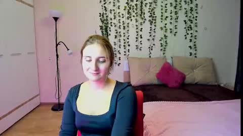 Elsa  online show from October 2025 12:14:01 PM