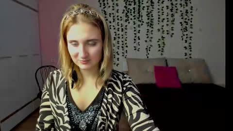 Elsa  online show from October 2025 01:11:01 PM