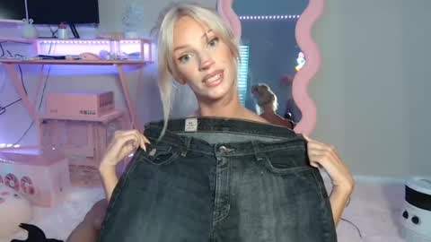 Snapshot of elsa_may chatting on June 2026 12:31:01 AM elsa_may online show from June 2026 12:31:01 AM