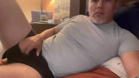 Snapshot of elvecinoequipadon chatting on July 2026 03:47:01 PM Petrhus Rockpic online show from July 2026 03:47:01 PM