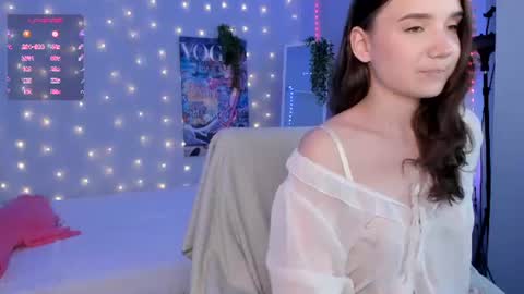 Elvienne online show from June 2026 04:00:01 AM