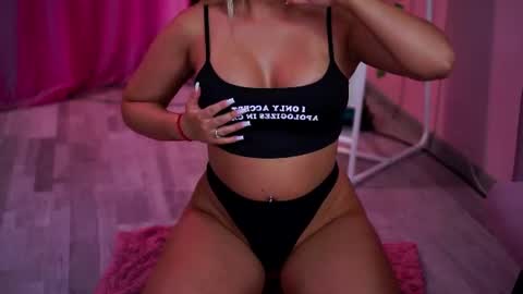 Snapshot of elyssawetxx chatting on July 2026 07:38:02 PM Elyssa online show from July 2026 07:38:02 PM