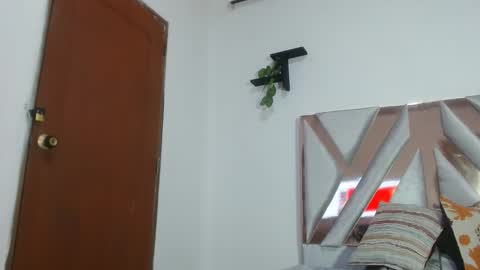 ElyThonsom online show from December 2025 12:24:02 PM