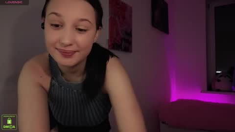 Snapshot of em1l1a chatting on October 2025 08:11:02 PM Em1l1a online show from October 2025 08:11:02 PM