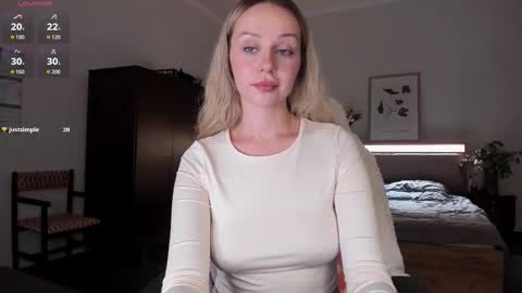 Emilie online show from October 2025 03:30:01 PM
