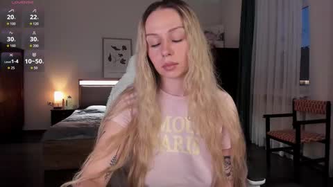 Emilie online show from October 2025 02:40:01 PM