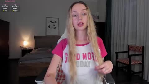 Emilie online show from November 2025 03:51:01 PM