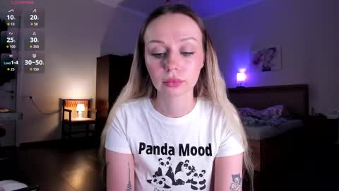 Snapshot of em_emilie chatting on April 2026 06:05:02 PM Emilie online show from April 2026 06:05:02 PM
