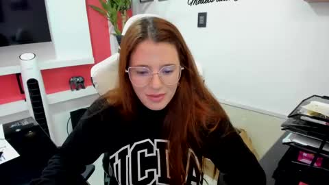 Snapshot of ema_04 chatting on February 2025 08:33:01 PM Estefany Martinez Acua INSTAGRAM ema 04oficial online show from February 2025 08:33:01 PM