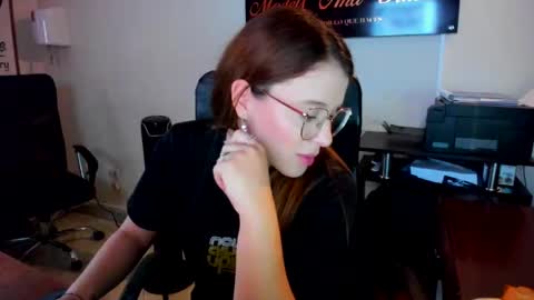 Snapshot of ema_04 chatting on February 2025 04:46:02 AM Estefany Martinez Acua INSTAGRAM ema 04oficial online show from February 2025 04:46:02 AM