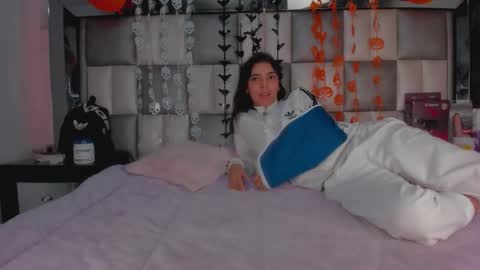 ema y cami online show from October 2025 03:41:01 PM