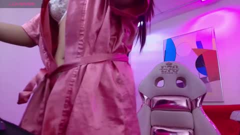 Ema louisx  online show from October 2025 12:39:02 PM