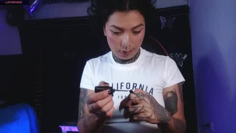Snapshot of ema_ploxx chatting on April 2026 01:04:01 AM ema_ploxx online show from April 2026 01:04:01 AM