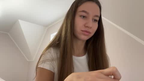 Alina online show from November 2025 10:03:01 AM