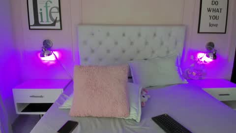 Snapshot of emelie_ch_ chatting on December 2024 05:15:01 AM Emily  online show from December 2024 05:15:01 AM