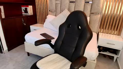 Snapshot of emelie_ch_ chatting on September 2025 09:38:01 PM Emily  online show from September 2025 09:38:01 PM