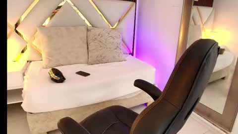 Emily  online show from March 2026 04:39:02 AM