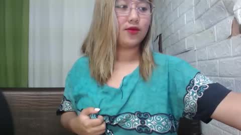 Snapshot of emely_slutxxx chatting on January 2025 12:24:02 PM Emely online show from January 2025 12:24:02 PM