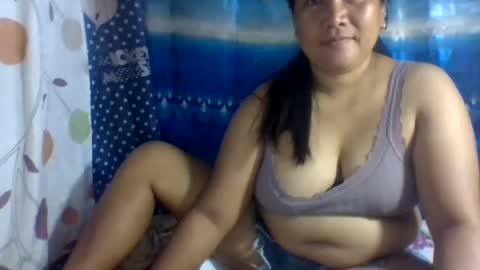 Snapshot of emelybloom123 chatting on February 2025 11:48:01 PM emelybloom123 online show from February 2025 11:48:01 PM