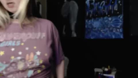 emeraldstrawberri online show from February 2026 12:14:02 AM