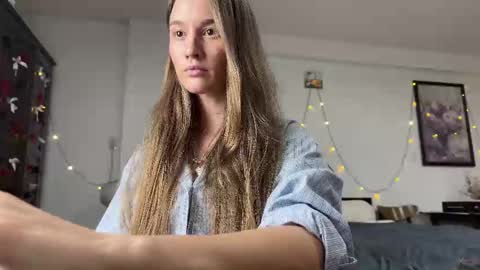 Snapshot of emi__ly chatting on February 2026 12:36:01 PM emi__ly online show from February 2026 12:36:01 PM